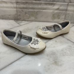 Size 10 Toddler Girls Ivory Shimmer Dress Shoes