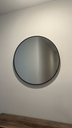 Round mirror