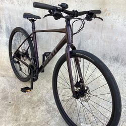 GIANT ESCAPE ROAD BIKE HYDRAULIC DISC BRAKES 