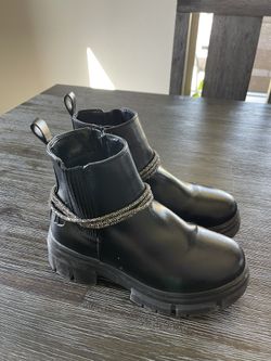 Black Skecher boots