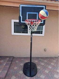 Lifetime Youth Adjustable Basketball Hoop – Excellent Condition