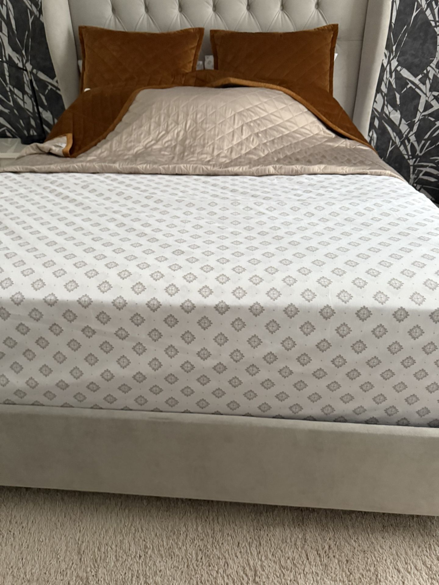 Queen size memory form mattress