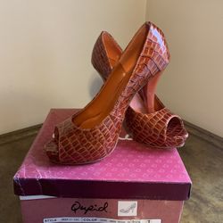 NWT Women’s shoes, size 7 (fits like 7-7.5)