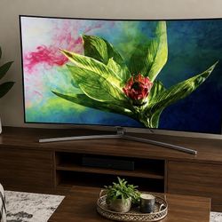 Samsung QLED 55” Curved Smart TV (Q7C) 