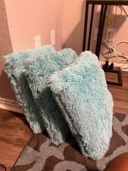 ***Free**** 10 throw pillows