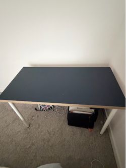 Table/chairs