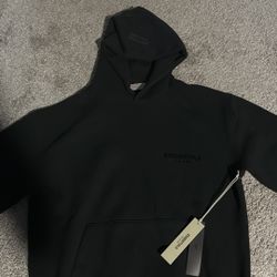 Essentials all black size M