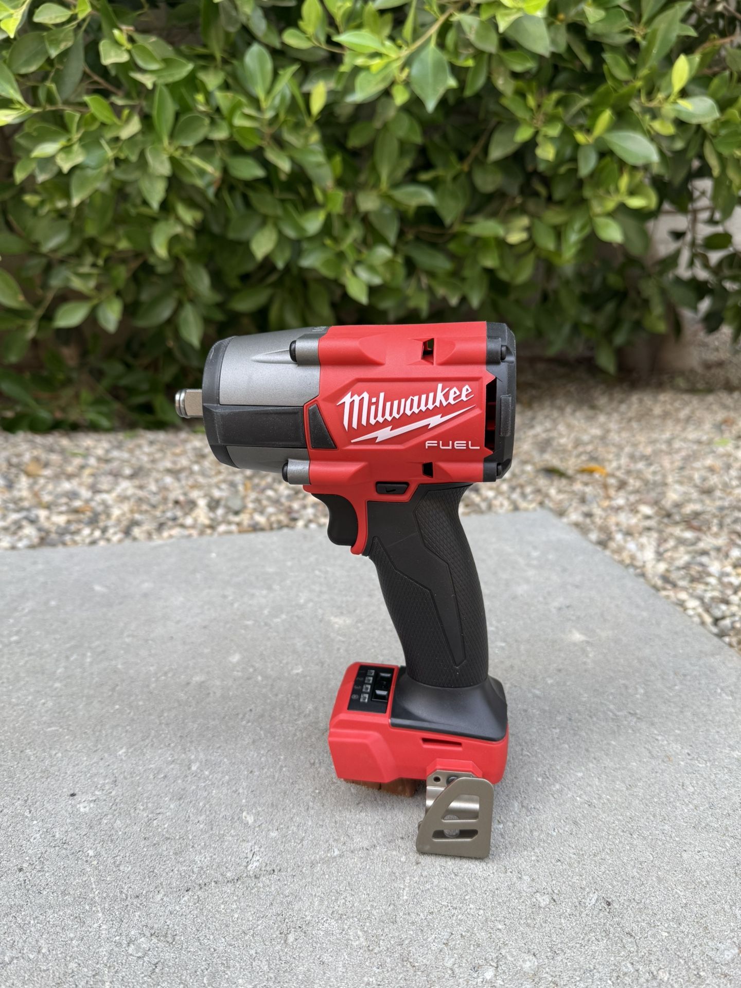 Milwaukee M18 Fuel 1/2” Mid-Torque Impact Wrench w/ Friction Ring