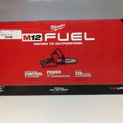MILWAUKEE 2527-21 M12 FUEL 6” HATCHET Pruning Saw Kit with 4.0 Ah Battery and Charger