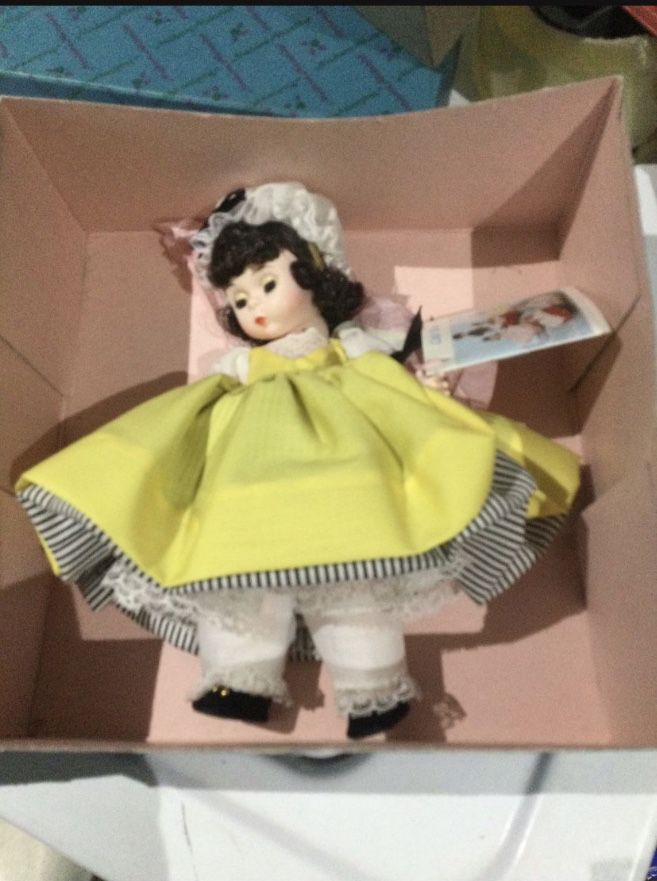 Madame  Alexander Collectible Doll France And Belgium