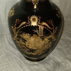 Gorgeous Decorative Satsuma Black Vasewith Gold Details