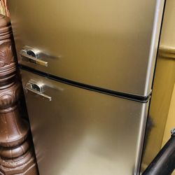 Frigidaire Compact