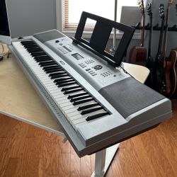 Yamaha Portable Grand DGX-230