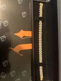 Brand new baguette bracelet with real natural diamonds