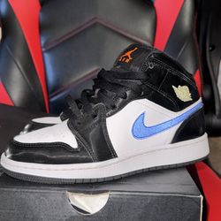 Jordan 1 Mid