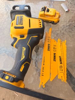 DEWALT 12V Brushless Reciprocating Saw with Battery and Blades