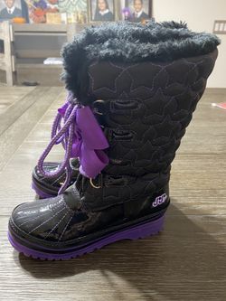 Girls JoJo Snow Boots. Size 12. In great condition.