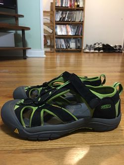 Like new condition pair of keen all terrain sandals size 5 women’s