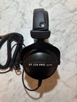 Beyerdynamic DT 770 PRO 250 Ohm Headphones