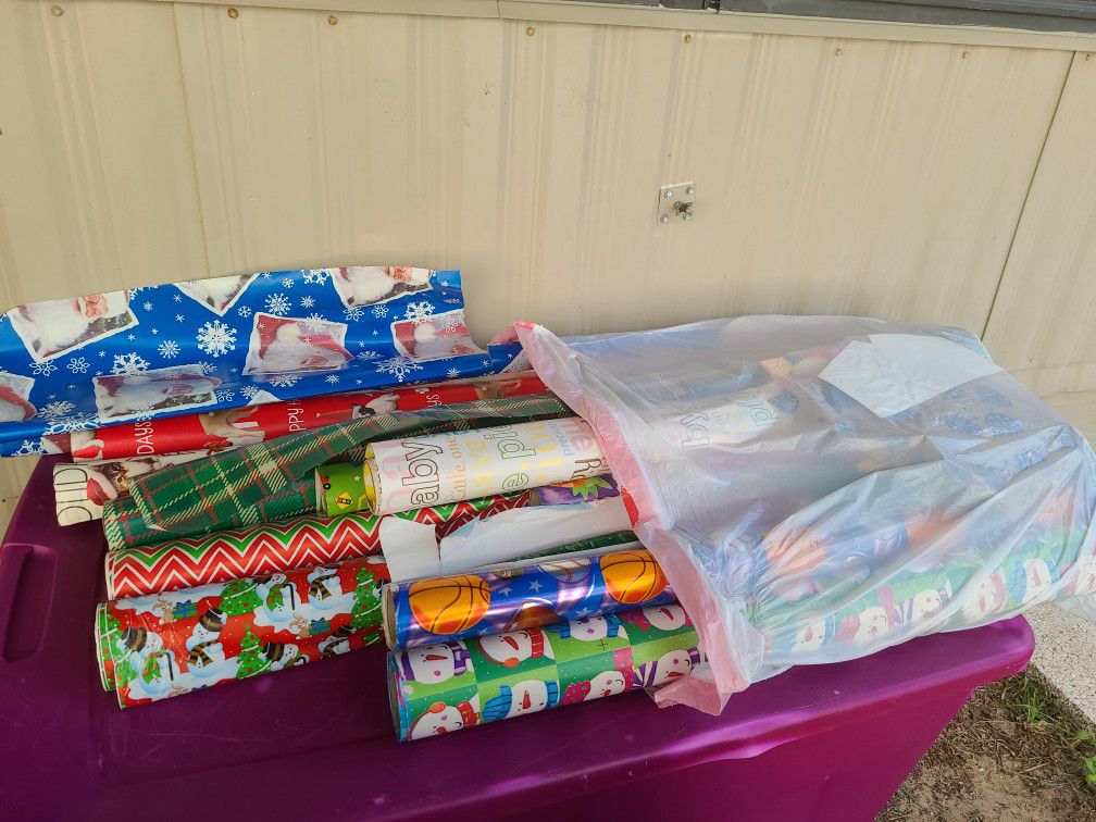 (PENDING PICK UP)FREE wrapping paper all kinds FREE