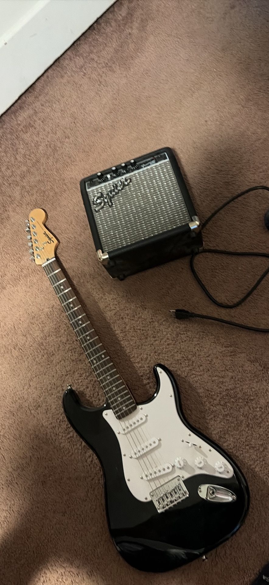 Fender Squier With Amp