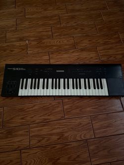 Roland S-10 Digital Sampler Keyboard **READ DESCRIPTION**