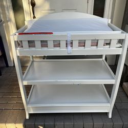 Crib / diaper changing table