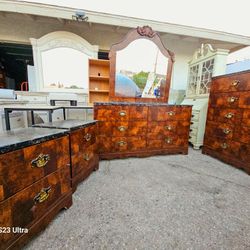 Beautiful Dresser Set