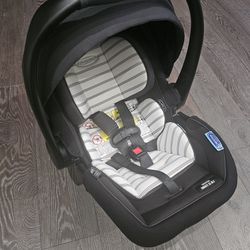 Graco® SnugRide&reg SnugFit™ 35 DLX Infant Car Seat in Hamilton