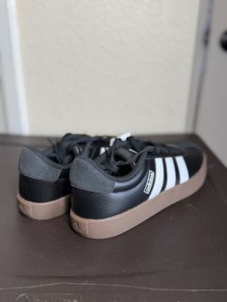 Adidas Low-Top Sneakers 7.5 Women