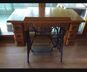 Antique Singer treadle sewing machine w/puzzle box and accessories