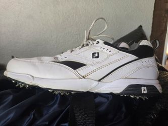 Golf shoes