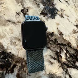 Black Apple Watch SE 45mm GPS