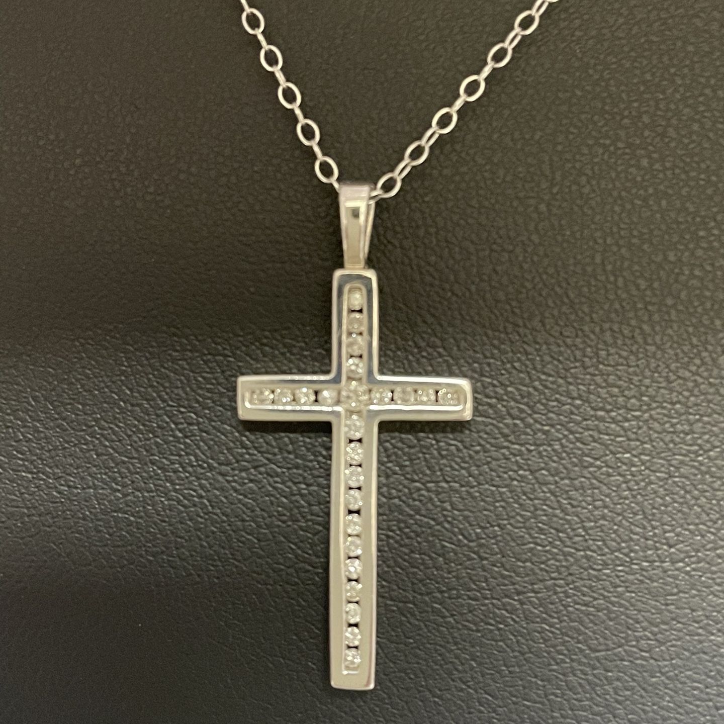 10k White Gold Chain With Diamond Cross Pendant 