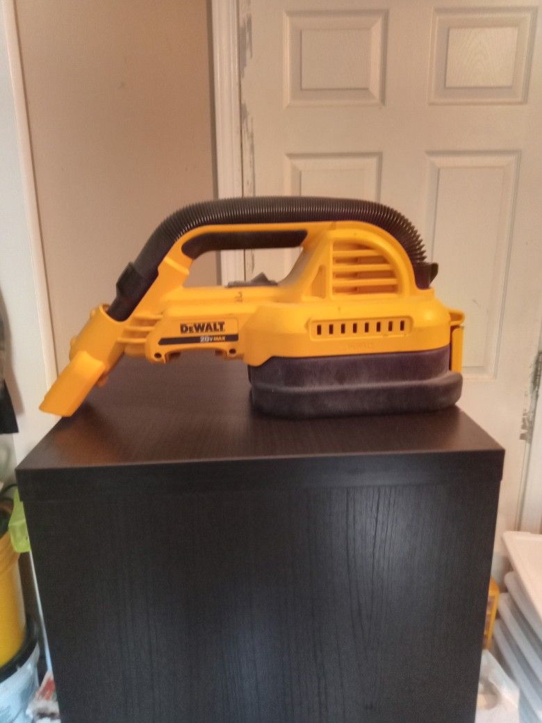 DeWalt Cordless Vacuum