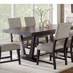 Comedor ROOMS TO GO.