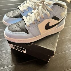 Jordan 1 Mid 