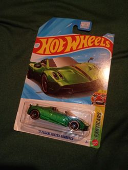 17 Pagani Huayra Roadster Hot Wheels Diecast Toy