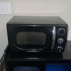 Black Pull Handle Microwave 