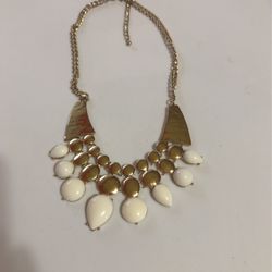 Collar  Color Blanco Y Dorado