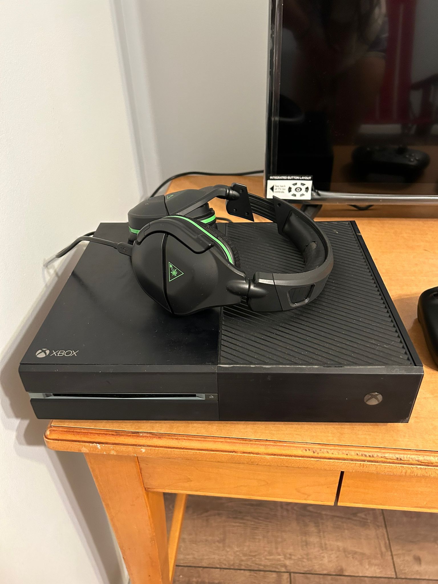 Xbox One,tv Onn,turtle Headphones 