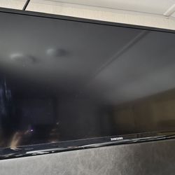 32" SAMSUNG TV w/ Amazon Chrome Cast 