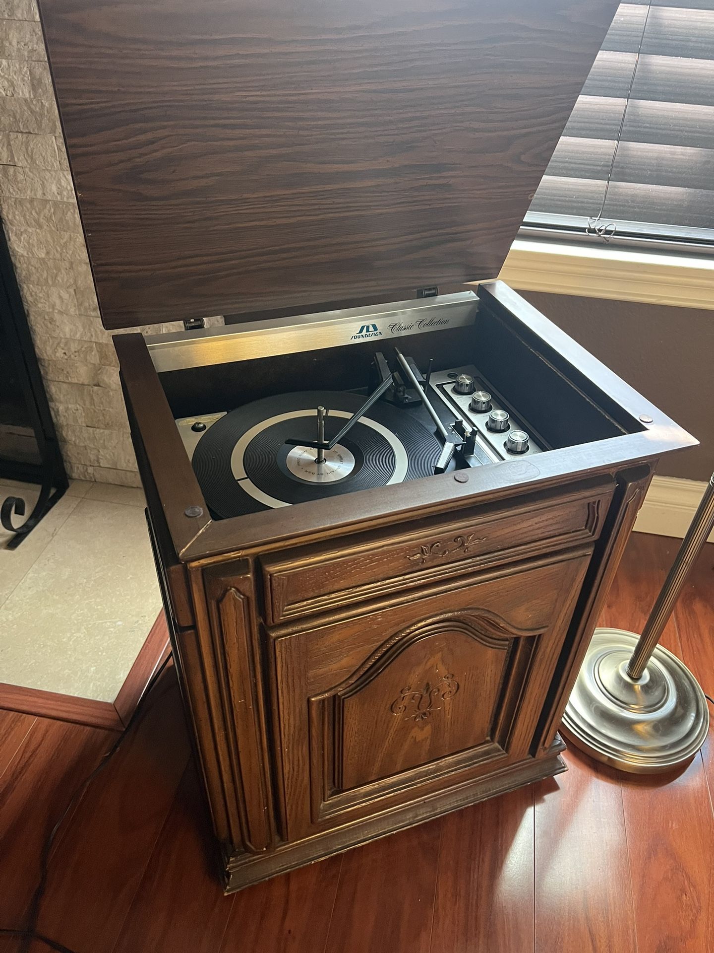 Free - Record/radio/speaker