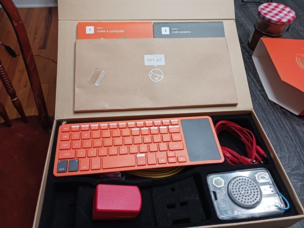 Raspberry Pi. KANO computer kit.