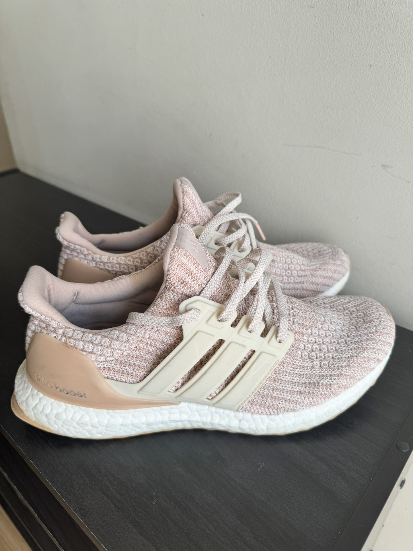 Adidas Women’s Sneakers Size 8,5