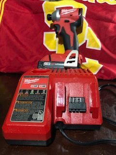 Impact tools  Milwaukee DeWalt