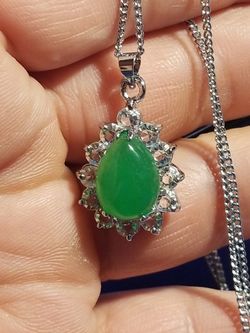Gorgeous Women's teardrop Emerald green Jade Jadeite Necklace pendant