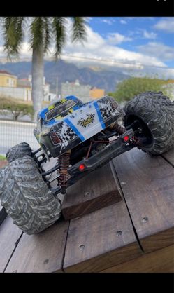 Brand new N Sealed  Extremely Big LAEGENDARY 1:10 Scale 4x4 Off-Road BEST MONSTER TRUCK IN TOWN!!!!!