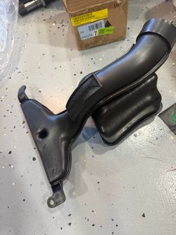 Air Cleaner Box Inlet Duct Intake for Toyota Camry