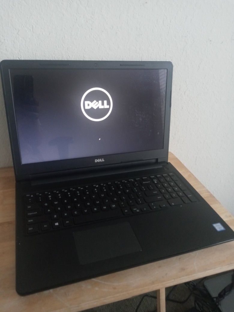 Dell Inspiron 15 3567 15.6" Touchscreen Laptop- Grey Intel Core i3-7130U Processor 2.7GHz; 8GB DDR4-2400 RAM; 1TB SSD; Intel HD Graphics 620 I356